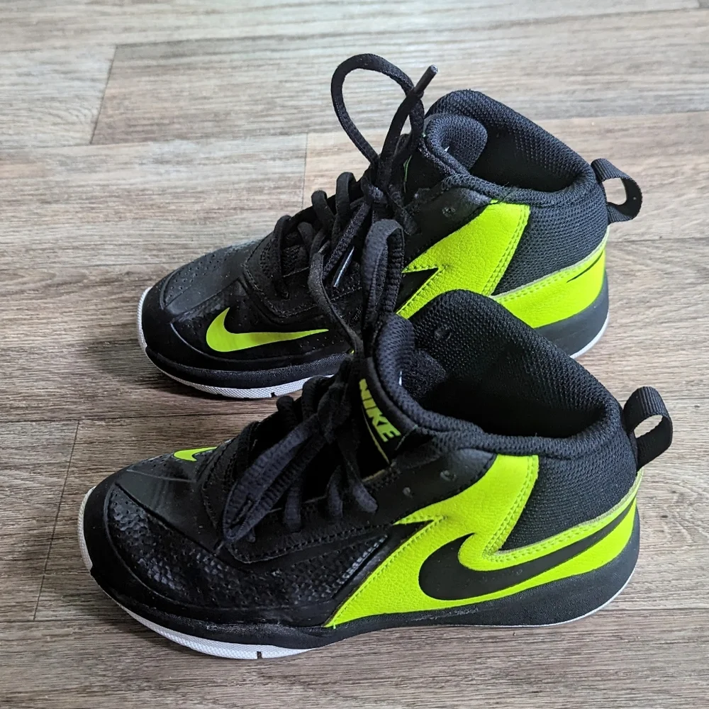 Nike Hustle D7 Kids Youth Basketball Sneakers Shoe Size 12.5C